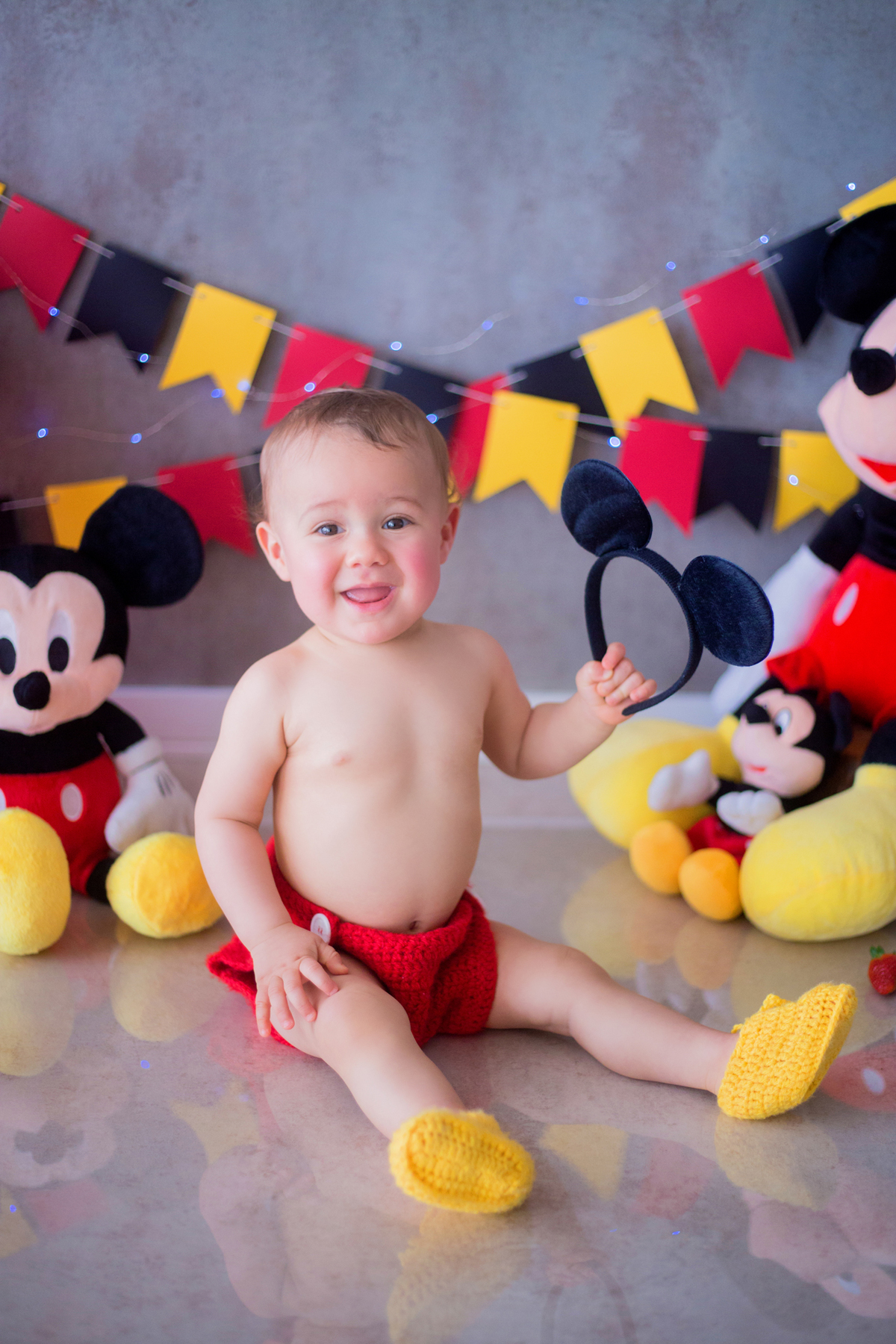 acompanhamento mensal de bebe caxias do sul figurino cenario tematico  personagem foto infantil serra gaucha fotografia familia mundo azul rosa ensaio fotografico crianca newborn baby menino menina smash the cake esmague o bolo banheira mickey