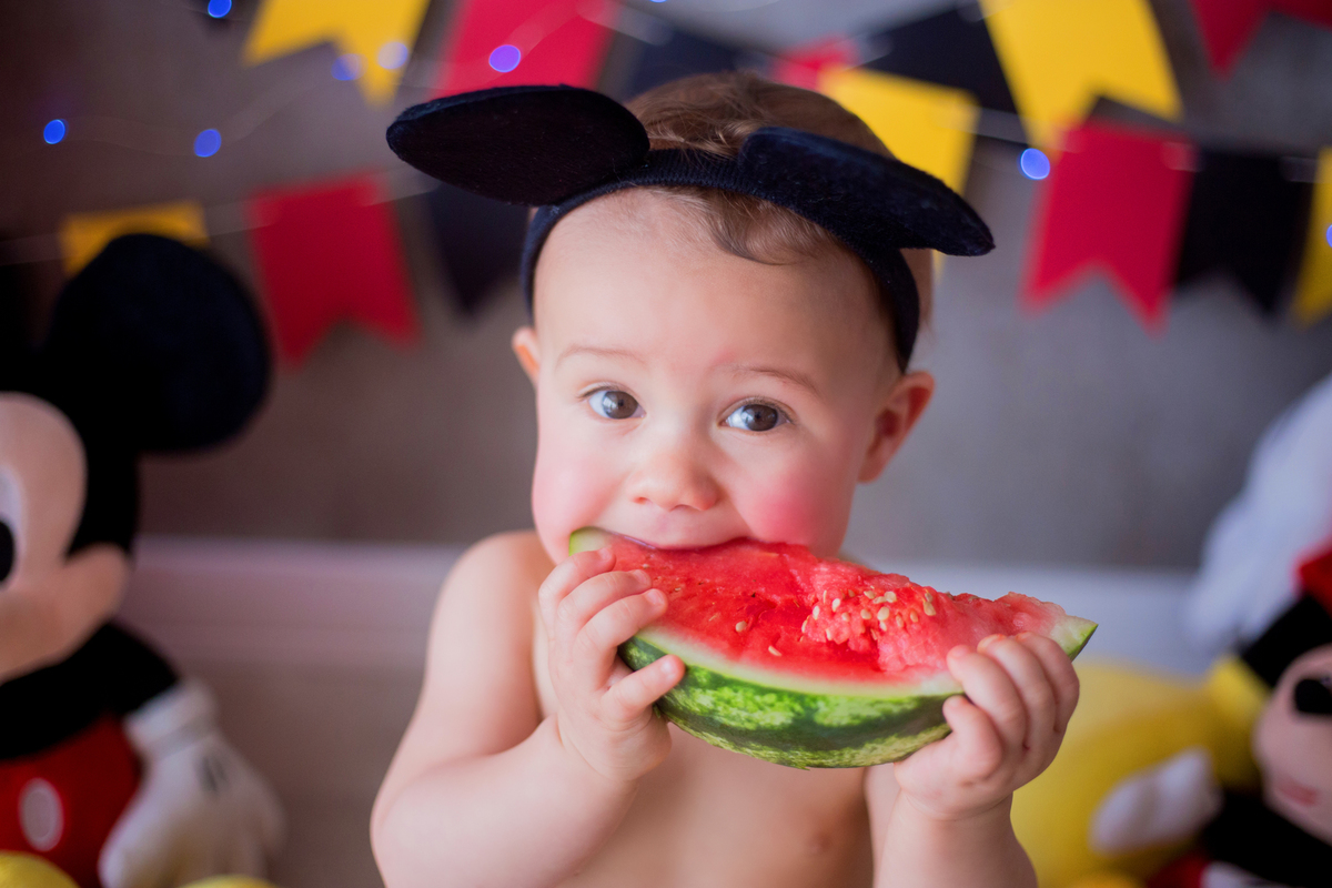 acompanhamento mensal de bebe caxias do sul figurino cenario tematico  personagem foto infantil serra gaucha fotografia familia mundo azul rosa ensaio fotografico crianca newborn baby menino menina smash the cake esmague o bolo banheira mickey