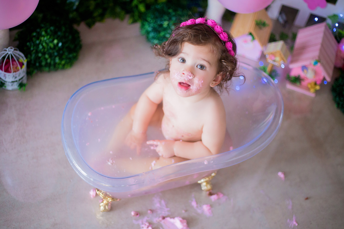 acompanhamento mensal de bebe caxias do sul figurino cenario tematico  personagem foto infantil serra gaucha fotografia familia mundo azul rosa ensaio fotografico crianca newborn baby menino menina smash the cake esmague o bolo banheira jardim encantado