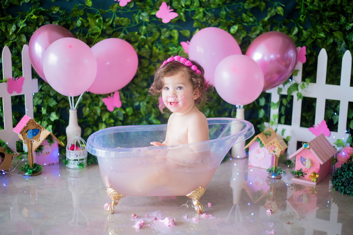 acompanhamento mensal de bebe caxias do sul figurino cenario tematico  personagem foto infantil serra gaucha fotografia familia mundo azul rosa ensaio fotografico crianca newborn baby menino menina smash the cake esmague o bolo banheira jardim encantado