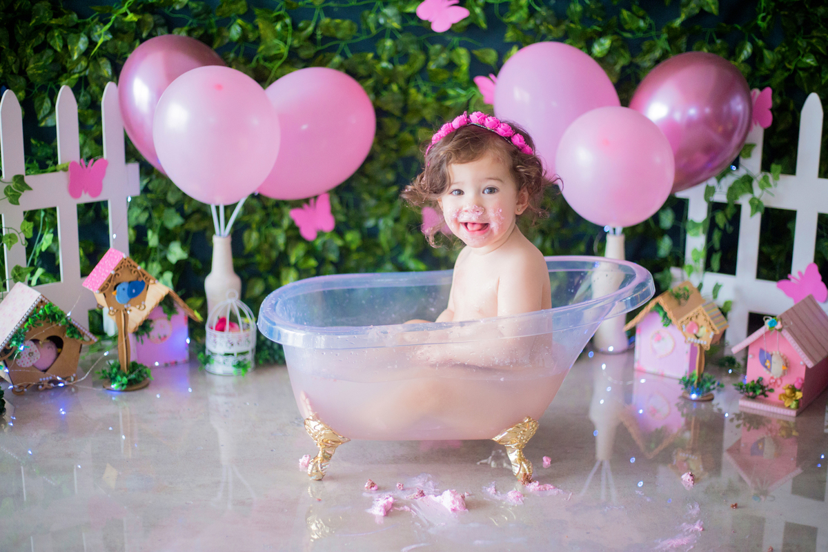 acompanhamento mensal de bebe caxias do sul figurino cenario tematico  personagem foto infantil serra gaucha fotografia familia mundo azul rosa ensaio fotografico crianca newborn baby menino menina smash the cake esmague o bolo banheira jardim encantado