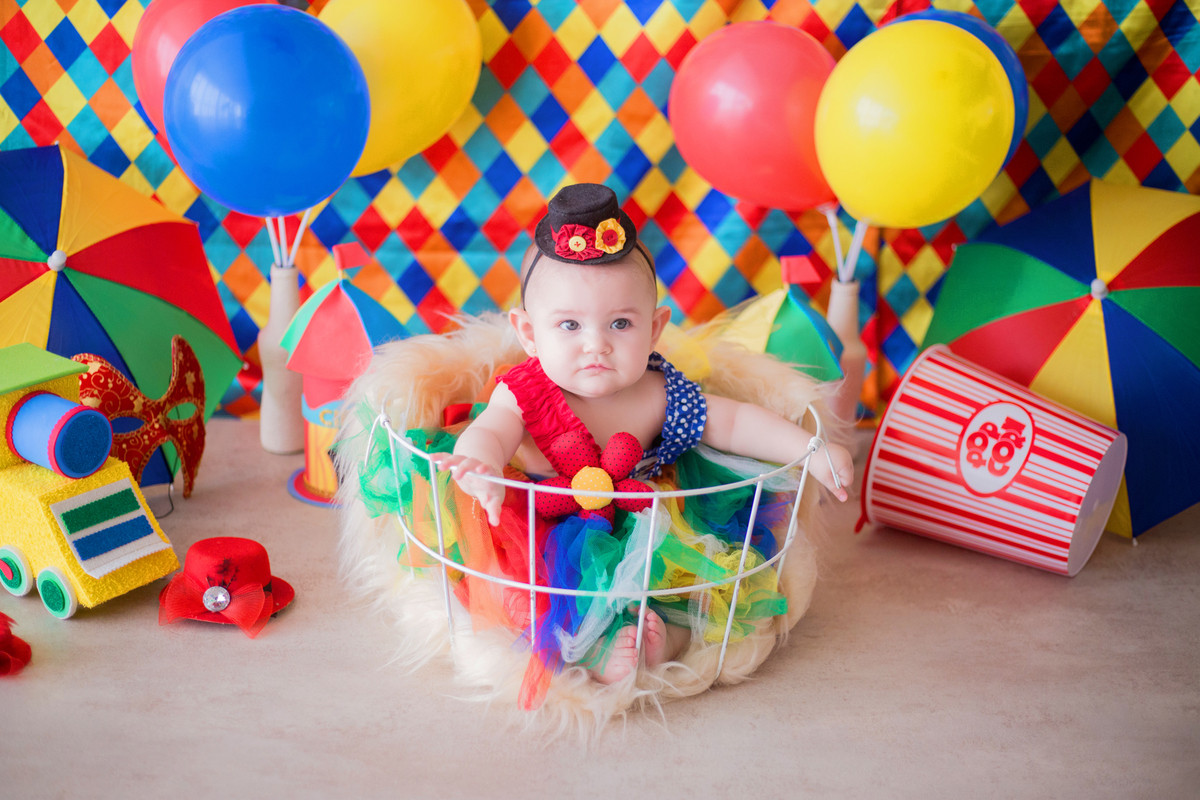acompanhamento mensal de bebe caxias do sul figurino cenario tematico  personagem foto infantil serra gaucha fotografia familia mundo azul rosa ensaio fotografico crianca newborn baby menino menina smash the cake esmague o bolo banheira circo palhaço