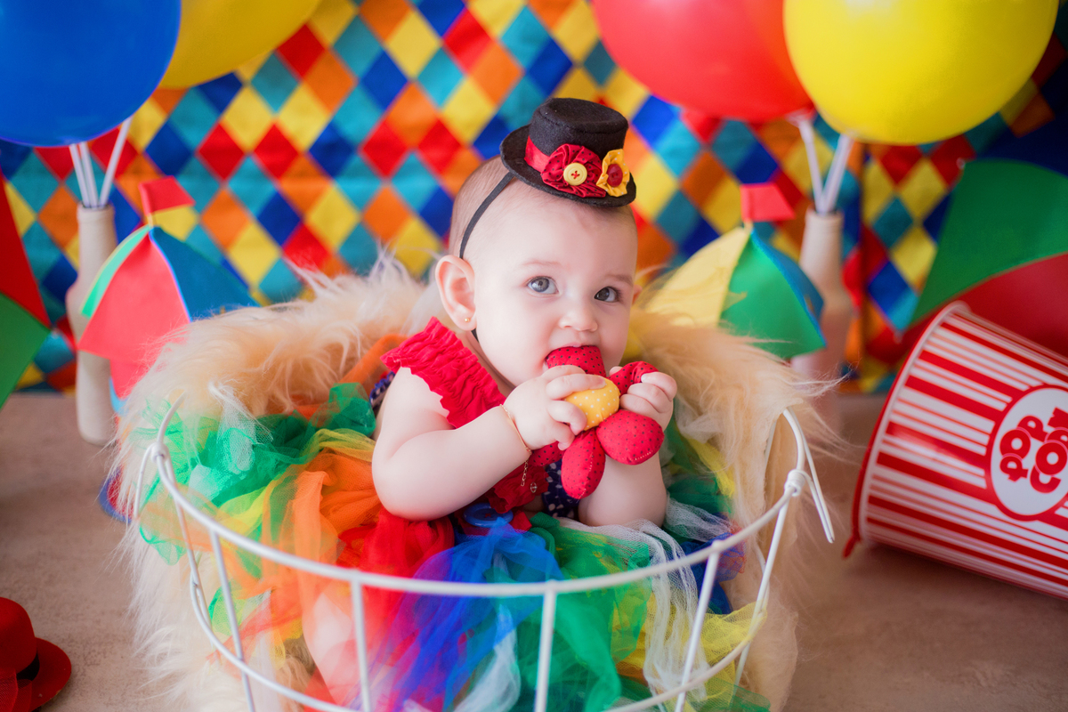 acompanhamento mensal de bebe caxias do sul figurino cenario tematico  personagem foto infantil serra gaucha fotografia familia mundo azul rosa ensaio fotografico crianca newborn baby menino menina smash the cake esmague o bolo banheira circo palhaço