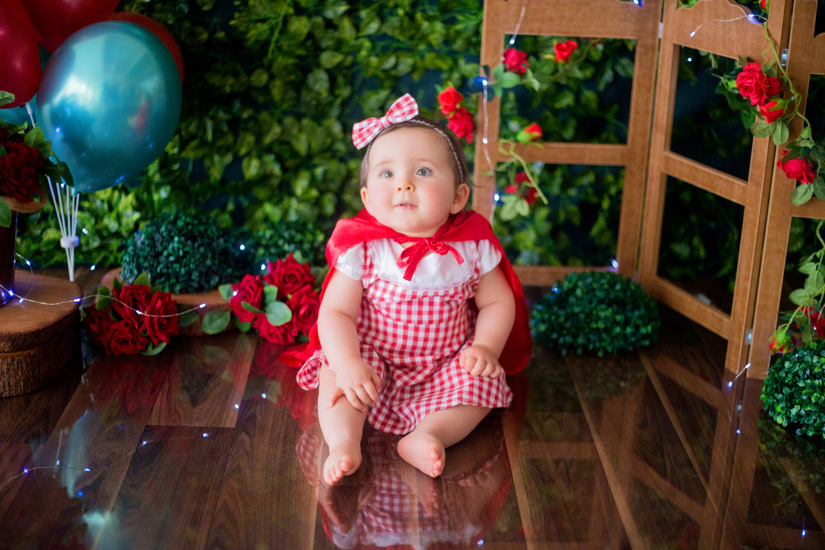 acompanhamento mensal de bebe caxias do sul figurino cenario tematico  personagem foto infantil serra gaucha fotografia familia mundo azul rosa ensaio fotografico crianca newborn baby menino menina smash the cake esmague o bolo banheira chapéuzinho vermel