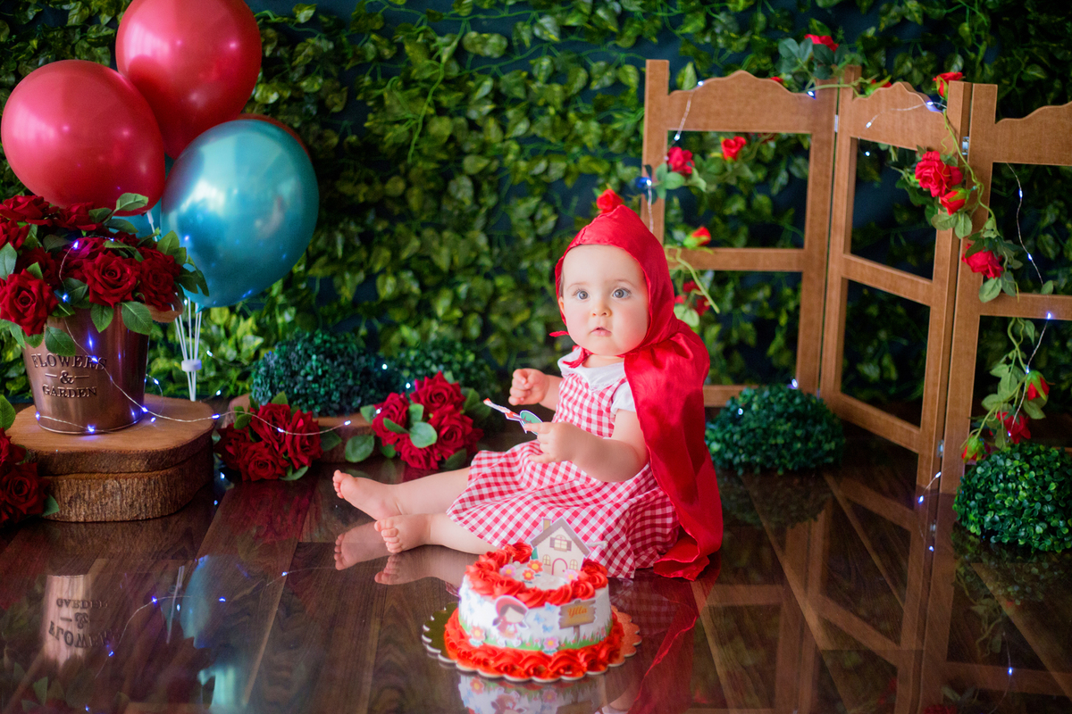 acompanhamento mensal de bebe caxias do sul figurino cenario tematico  personagem foto infantil serra gaucha fotografia familia mundo azul rosa ensaio fotografico crianca newborn baby menino menina smash the cake esmague o bolo banheira chapéuzinho vermel
