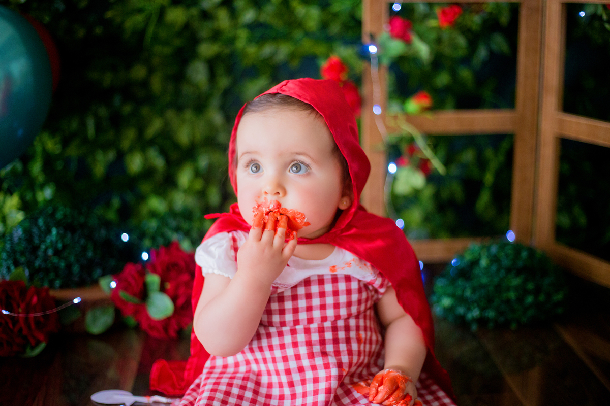 acompanhamento mensal de bebe caxias do sul figurino cenario tematico  personagem foto infantil serra gaucha fotografia familia mundo azul rosa ensaio fotografico crianca newborn baby menino menina smash the cake esmague o bolo banheira chapéuzinho vermel