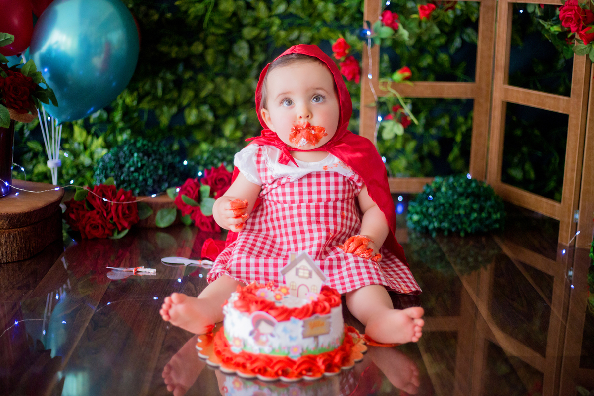 acompanhamento mensal de bebe caxias do sul figurino cenario tematico  personagem foto infantil serra gaucha fotografia familia mundo azul rosa ensaio fotografico crianca newborn baby menino menina smash the cake esmague o bolo banheira chapéuzinho vermel