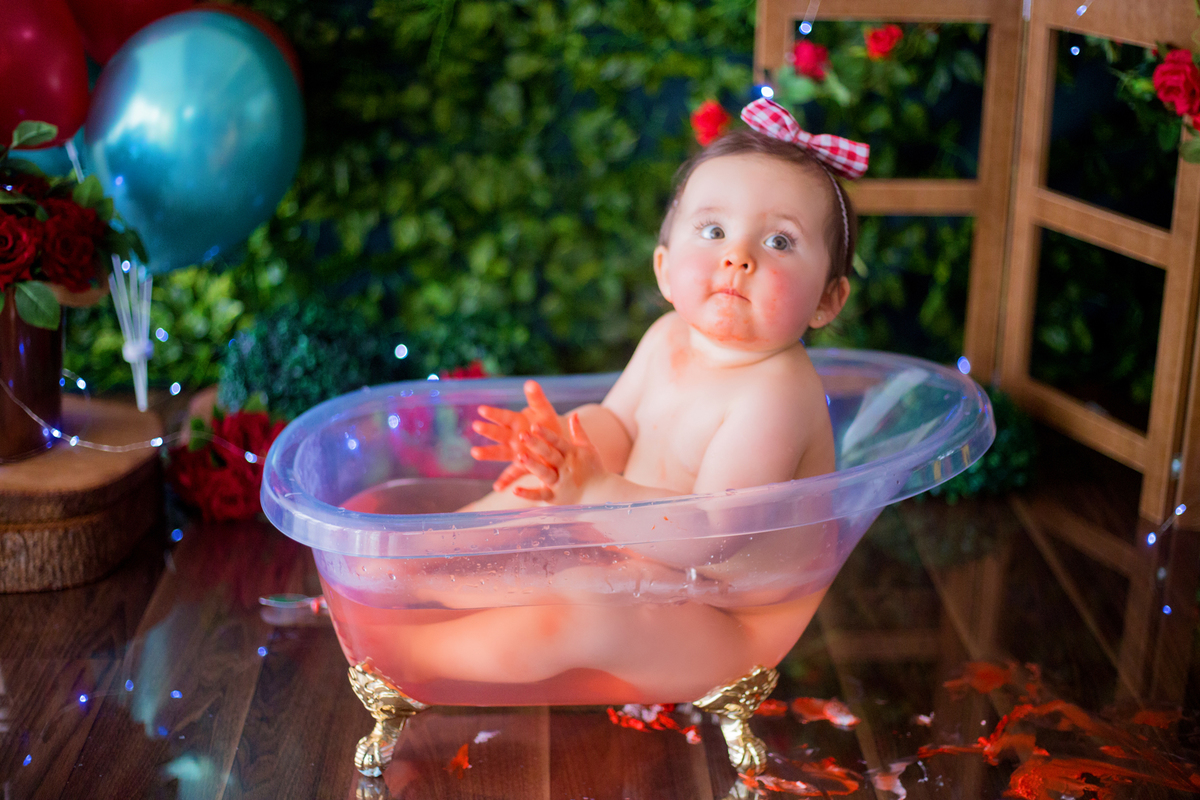 acompanhamento mensal de bebe caxias do sul figurino cenario tematico  personagem foto infantil serra gaucha fotografia familia mundo azul rosa ensaio fotografico crianca newborn baby menino menina smash the cake esmague o bolo banheira chapéuzinho vermel