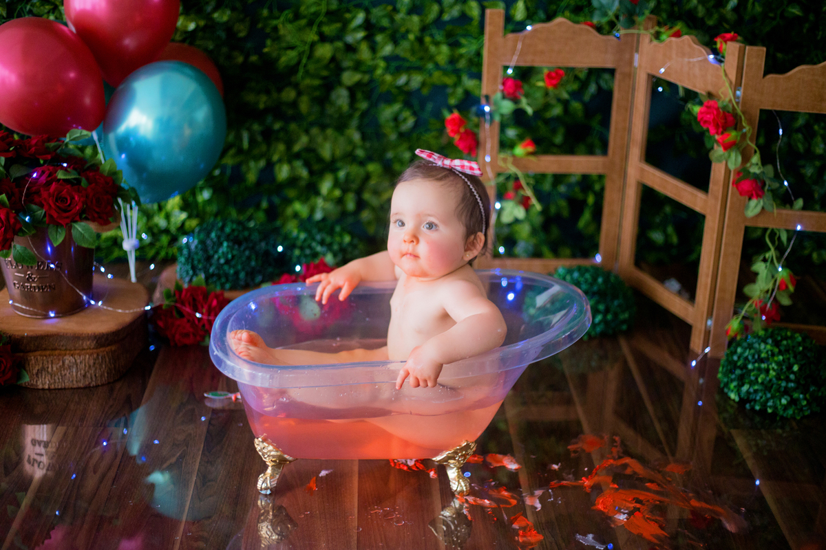 acompanhamento mensal de bebe caxias do sul figurino cenario tematico  personagem foto infantil serra gaucha fotografia familia mundo azul rosa ensaio fotografico crianca newborn baby menino menina smash the cake esmague o bolo banheira chapéuzinho vermel