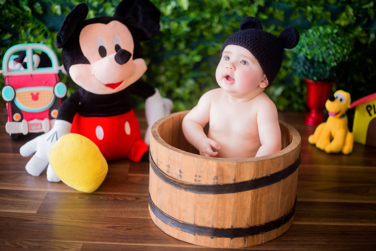 acompanhamento mensal de bebe caxias do sul figurino cenario tematico  personagem foto infantil serra gaucha fotografia familia mundo azul rosa ensaio fotografico crianca newborn baby menino menina smash the cake esmague o bolo banheira mickey disney