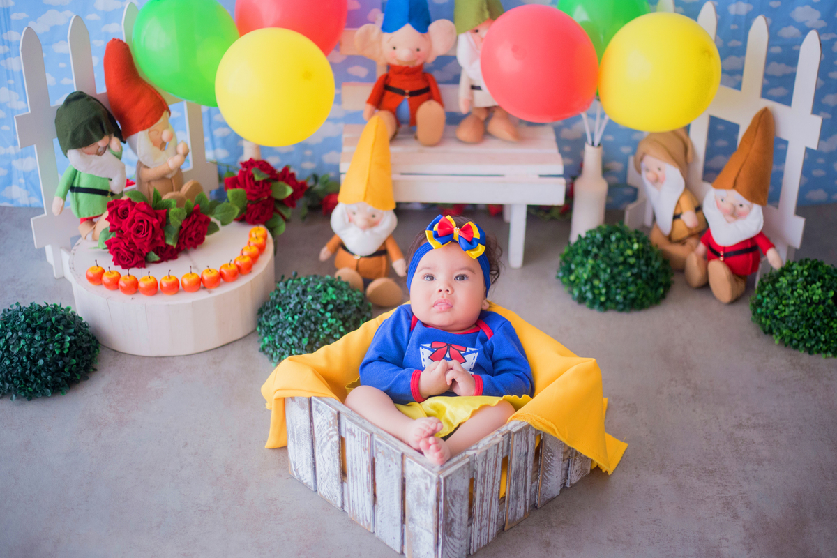 acompanhamento mensal de bebe caxias do sul figurino cenario tematico  personagem foto infantil serra gaucha fotografia familia mundo azul rosa ensaio fotografico crianca newborn baby menino menina smash the cake esmague o bolo banheira branca de neve