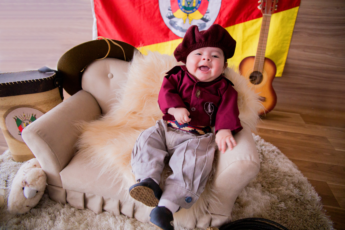 acompanhamento mensal de bebe caxias do sul figurino cenario tematico  personagem foto infantil serra gaucha fotografia familia mundo azul rosa ensaio fotografico crianca newborn baby menino menina smash the cake esmague o bolo banheira gaucho