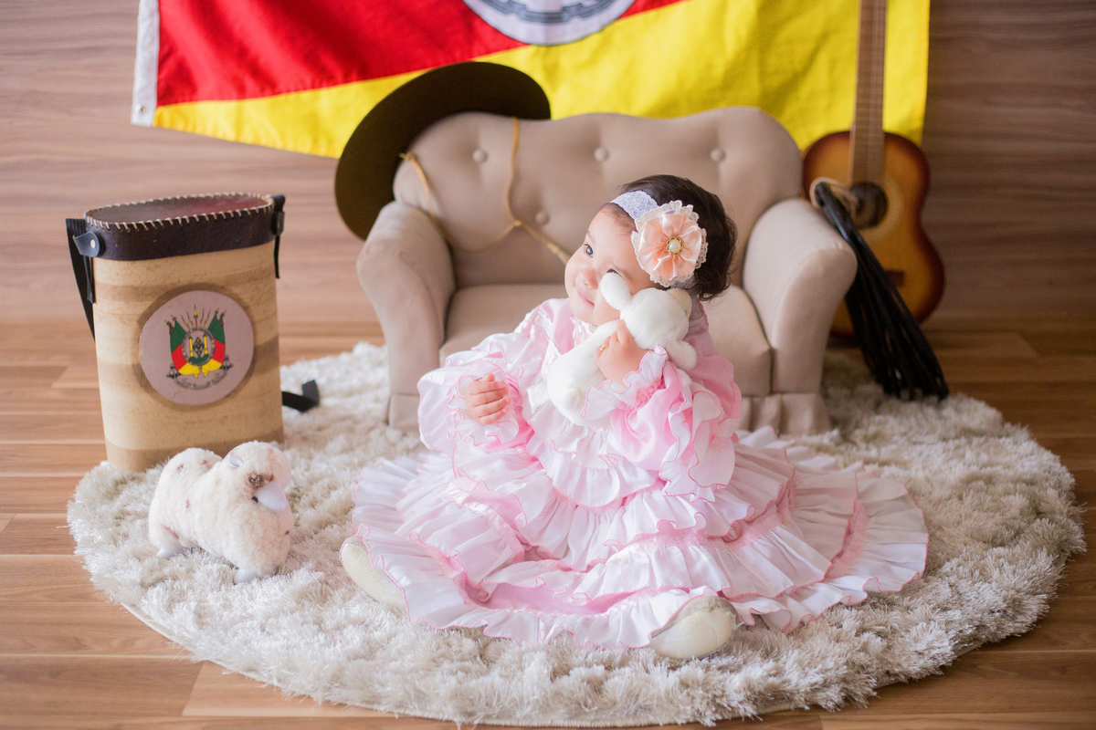 acompanhamento mensal de bebe caxias do sul figurino cenario tematico  personagem foto infantil serra gaucha fotografia familia mundo azul rosa ensaio fotografico crianca newborn baby menino menina smash the cake esmague o bolo banheira gaucho