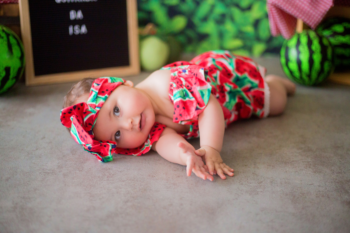 acompanhamento mensal de bebe caxias do sul figurino cenario tematico  personagem foto infantil serra gaucha fotografia familia mundo azul rosa ensaio fotografico crianca newborn baby menino menina smash the cake esmague o bolo banheira melancia