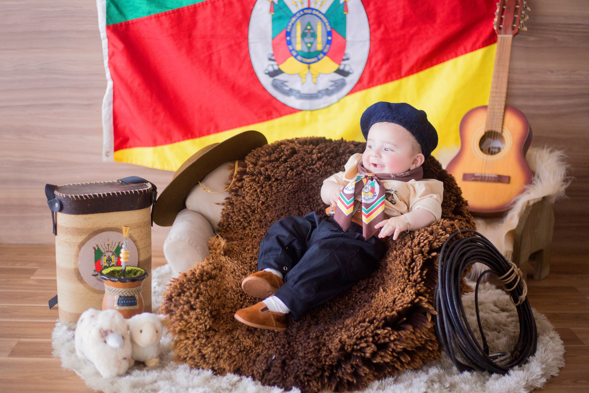 acompanhamento mensal de bebe caxias do sul figurino cenario tematico  personagem foto infantil serra gaucha fotografia familia mundo azul rosa ensaio fotografico crianca newborn baby menino menina smash the cake esmague o bolo banheira gaucho