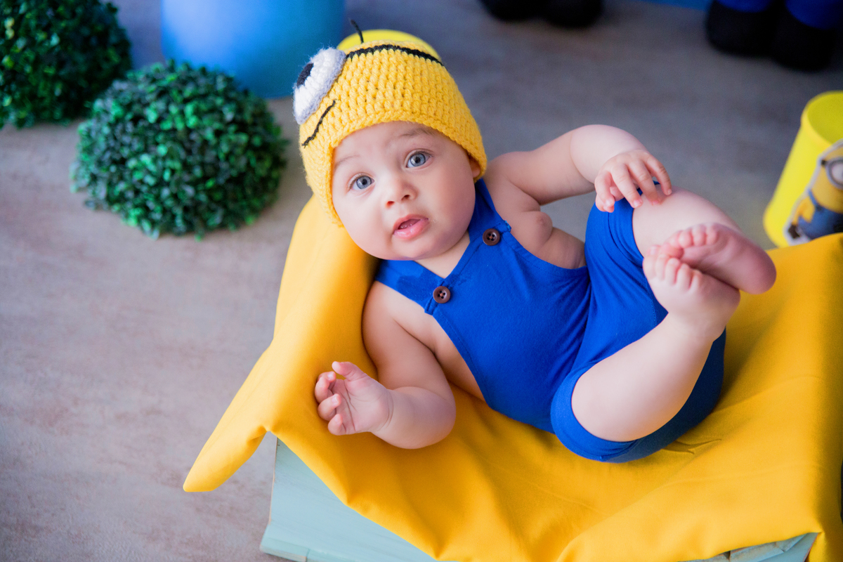 acompanhamento mensal de bebe caxias do sul figurino cenario tematico  personagem foto infantil serra gaucha fotografia familia mundo azul rosa ensaio fotografico crianca newborn baby menino menina smash the cake esmague o bolo banheira minions