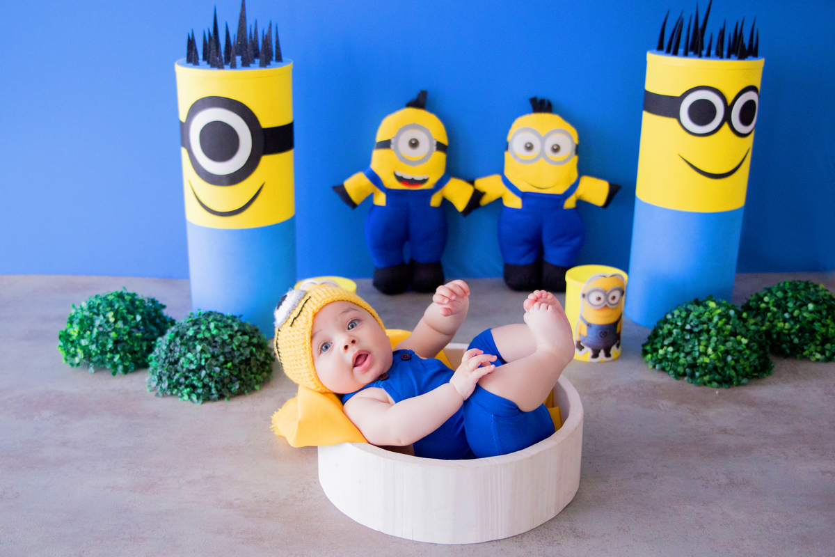acompanhamento mensal de bebe caxias do sul figurino cenario tematico  personagem foto infantil serra gaucha fotografia familia mundo azul rosa ensaio fotografico crianca newborn baby menino menina smash the cake esmague o bolo banheira minions