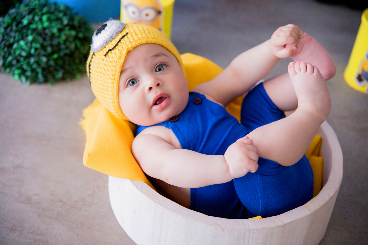acompanhamento mensal de bebe caxias do sul figurino cenario tematico  personagem foto infantil serra gaucha fotografia familia mundo azul rosa ensaio fotografico crianca newborn baby menino menina smash the cake esmague o bolo banheira minions