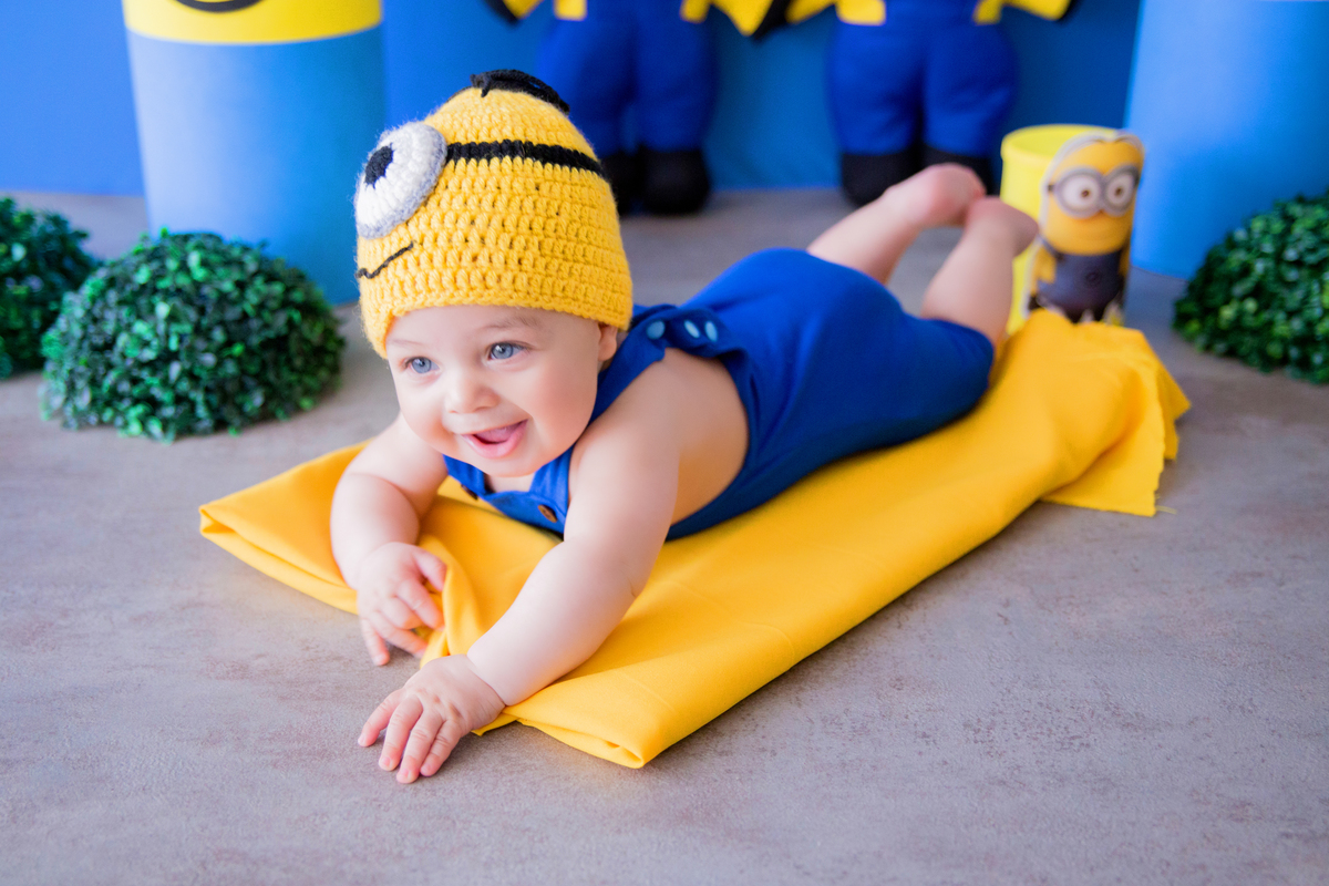 acompanhamento mensal de bebe caxias do sul figurino cenario tematico  personagem foto infantil serra gaucha fotografia familia mundo azul rosa ensaio fotografico crianca newborn baby menino menina smash the cake esmague o bolo banheira minions