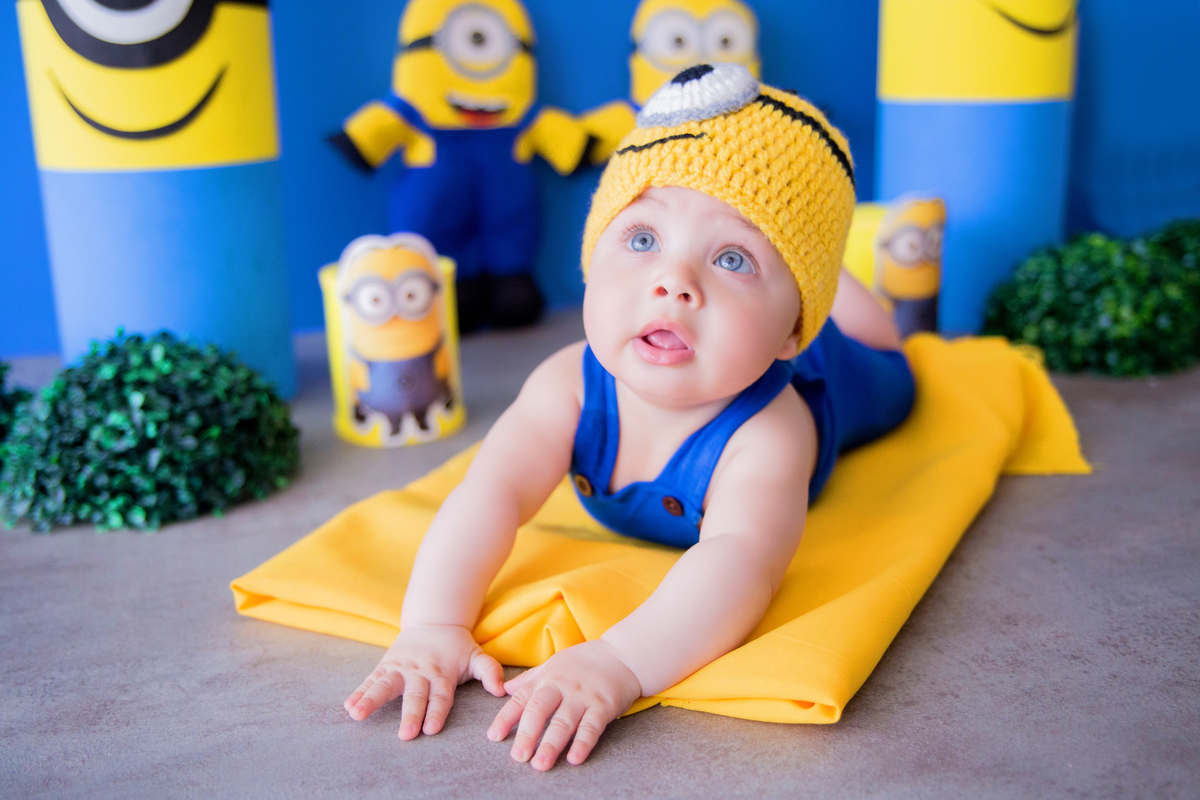 acompanhamento mensal de bebe caxias do sul figurino cenario tematico  personagem foto infantil serra gaucha fotografia familia mundo azul rosa ensaio fotografico crianca newborn baby menino menina smash the cake esmague o bolo banheira minions