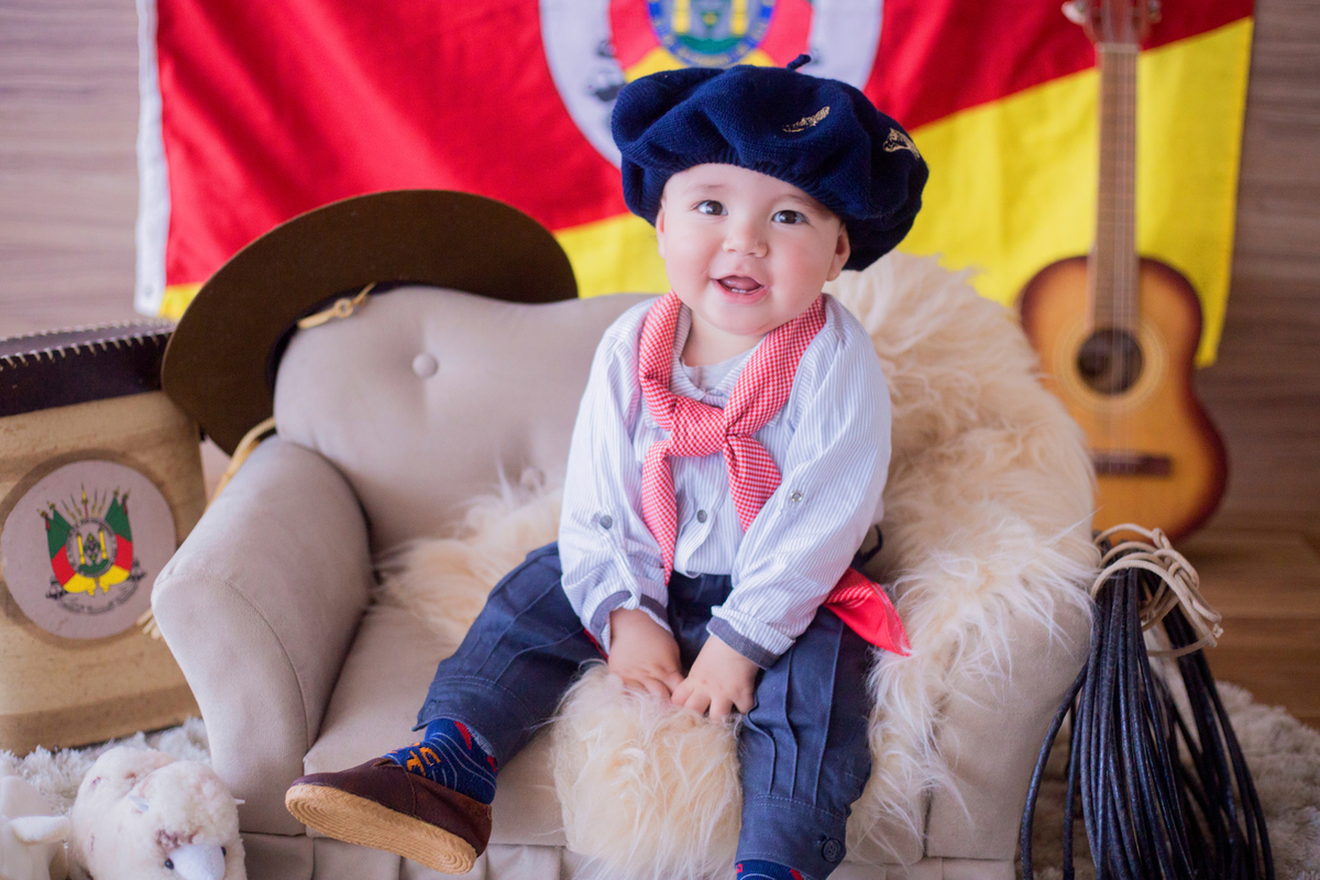 acompanhamento mensal de bebe caxias do sul figurino cenario tematico  personagem foto infantil serra gaucha fotografia familia mundo azul rosa ensaio fotografico crianca newborn baby menino menina smash the cake esmague o bolo banheira chaves