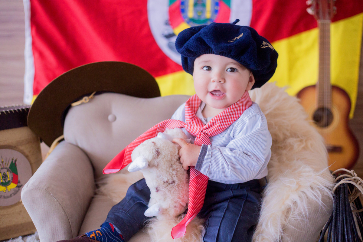 acompanhamento mensal de bebe caxias do sul figurino cenario tematico  personagem foto infantil serra gaucha fotografia familia mundo azul rosa ensaio fotografico crianca newborn baby menino menina smash the cake esmague o bolo banheira chaves