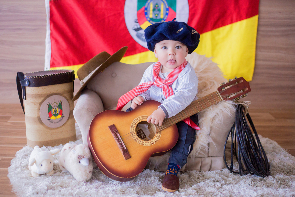 acompanhamento mensal de bebe caxias do sul figurino cenario tematico  personagem foto infantil serra gaucha fotografia familia mundo azul rosa ensaio fotografico crianca newborn baby menino menina smash the cake esmague o bolo banheira chaves