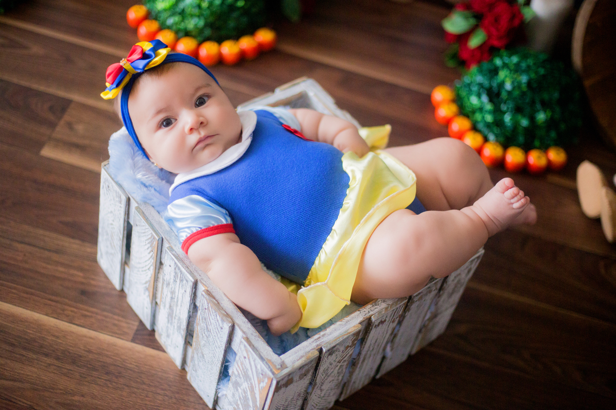 acompanhamento mensal de bebe caxias do sul figurino cenario tematico  personagem foto infantil serra gaucha fotografia familia mundo azul rosa ensaio fotografico crianca newborn baby menino menina smash the cake esmague o bolo banheira branca de neve