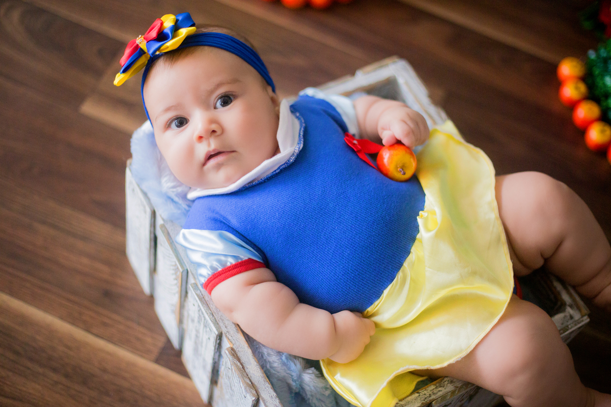 acompanhamento mensal de bebe caxias do sul figurino cenario tematico  personagem foto infantil serra gaucha fotografia familia mundo azul rosa ensaio fotografico crianca newborn baby menino menina smash the cake esmague o bolo banheira branca de neve