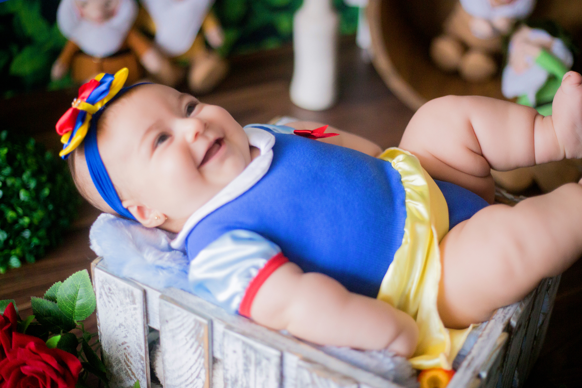 acompanhamento mensal de bebe caxias do sul figurino cenario tematico  personagem foto infantil serra gaucha fotografia familia mundo azul rosa ensaio fotografico crianca newborn baby menino menina smash the cake esmague o bolo banheira branca de neve