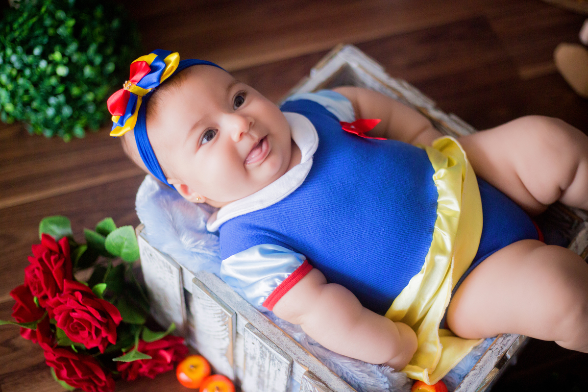 acompanhamento mensal de bebe caxias do sul figurino cenario tematico  personagem foto infantil serra gaucha fotografia familia mundo azul rosa ensaio fotografico crianca newborn baby menino menina smash the cake esmague o bolo banheira branca de neve