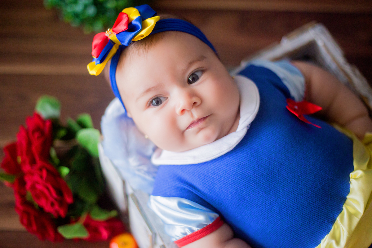 acompanhamento mensal de bebe caxias do sul figurino cenario tematico  personagem foto infantil serra gaucha fotografia familia mundo azul rosa ensaio fotografico crianca newborn baby menino menina smash the cake esmague o bolo banheira branca de neve
