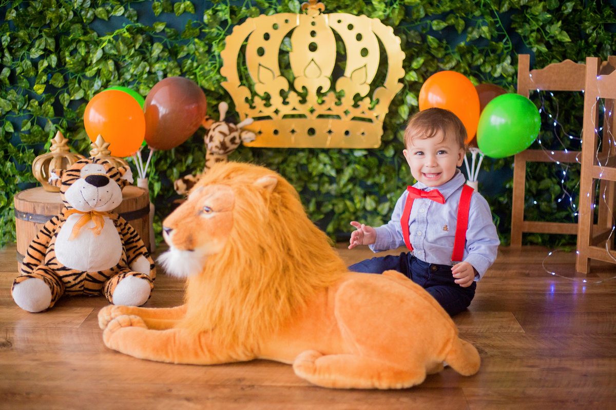 acompanhamento mensal de bebe caxias do sul figurino cenario tematico  personagem foto infantil serra gaucha fotografia familia mundo azul rosa ensaio fotografico crianca newborn baby menino menina smash the cake esmague o bolo banheira rei arthur