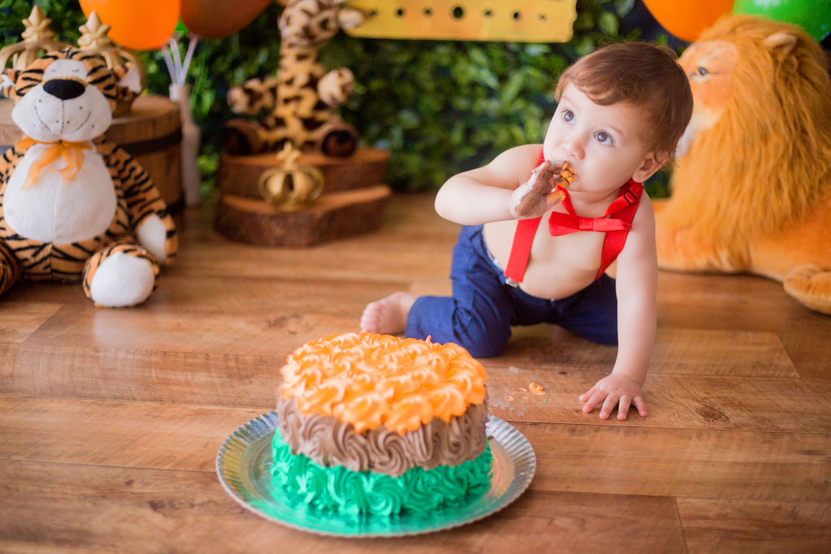 acompanhamento mensal de bebe caxias do sul figurino cenario tematico  personagem foto infantil serra gaucha fotografia familia mundo azul rosa ensaio fotografico crianca newborn baby menino menina smash the cake esmague o bolo banheira rei arthur