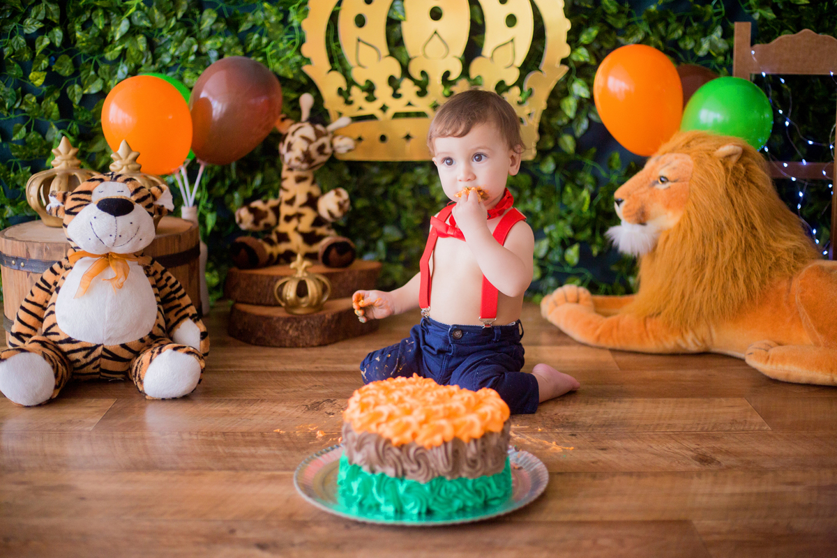 acompanhamento mensal de bebe caxias do sul figurino cenario tematico  personagem foto infantil serra gaucha fotografia familia mundo azul rosa ensaio fotografico crianca newborn baby menino menina smash the cake esmague o bolo banheira rei arthur