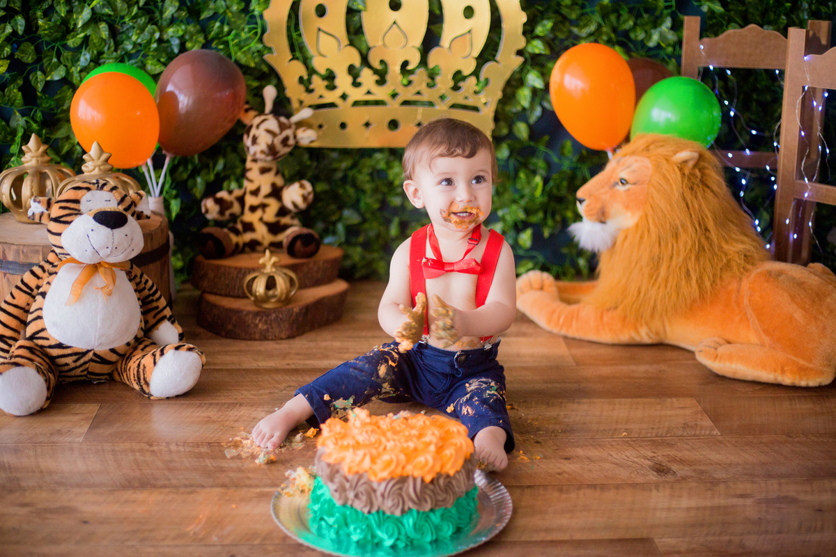 acompanhamento mensal de bebe caxias do sul figurino cenario tematico  personagem foto infantil serra gaucha fotografia familia mundo azul rosa ensaio fotografico crianca newborn baby menino menina smash the cake esmague o bolo banheira rei arthur