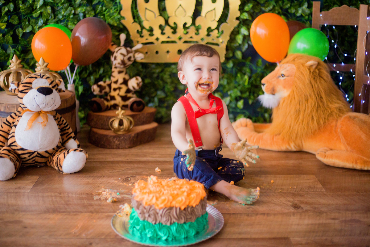 acompanhamento mensal de bebe caxias do sul figurino cenario tematico  personagem foto infantil serra gaucha fotografia familia mundo azul rosa ensaio fotografico crianca newborn baby menino menina smash the cake esmague o bolo banheira rei arthur