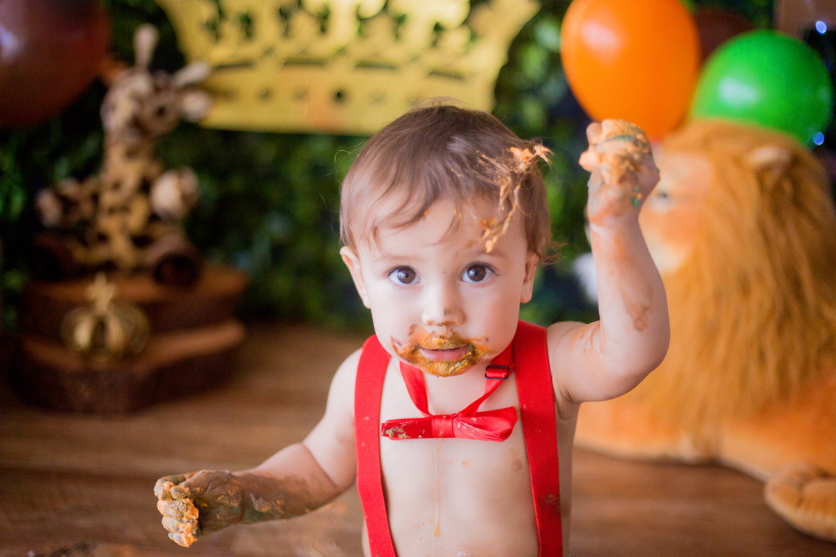 acompanhamento mensal de bebe caxias do sul figurino cenario tematico  personagem foto infantil serra gaucha fotografia familia mundo azul rosa ensaio fotografico crianca newborn baby menino menina smash the cake esmague o bolo banheira rei arthur