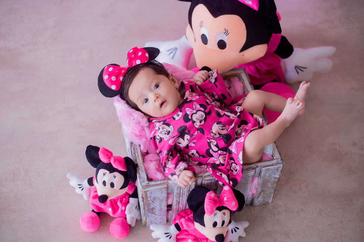 acompanhamento mensal de bebe caxias do sul figurino cenario tematico  personagem foto infantil serra gaucha fotografia familia mundo azul rosa ensaio fotografico crianca newborn baby menino menina smash the cake esmague o bolo banheira minnie rosa