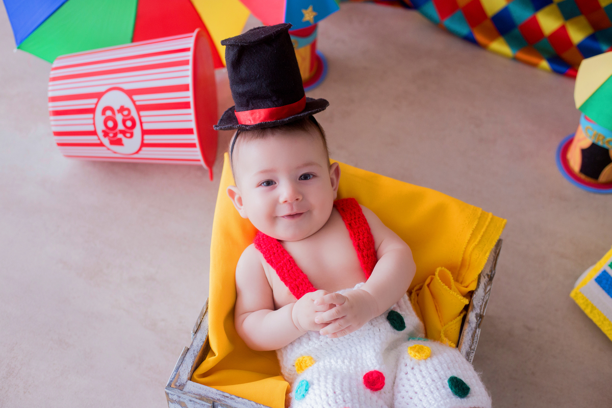 acompanhamento mensal de bebe caxias do sul figurino cenario tematico  personagem foto infantil serra gaucha fotografia familia mundo azul rosa ensaio fotografico crianca newborn baby menino menina smash the cake esmague o bolo banheira circo palhaço