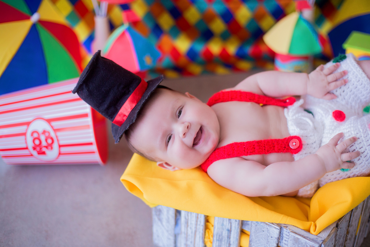 acompanhamento mensal de bebe caxias do sul figurino cenario tematico  personagem foto infantil serra gaucha fotografia familia mundo azul rosa ensaio fotografico crianca newborn baby menino menina smash the cake esmague o bolo banheira urso