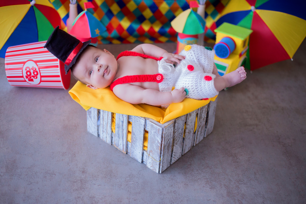 acompanhamento mensal de bebe caxias do sul figurino cenario tematico  personagem foto infantil serra gaucha fotografia familia mundo azul rosa ensaio fotografico crianca newborn baby menino menina smash the cake esmague o bolo banheira urso