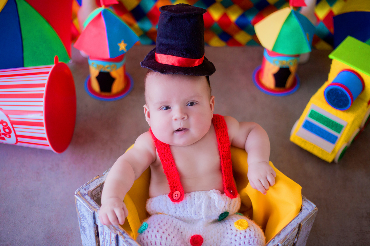 acompanhamento mensal de bebe caxias do sul figurino cenario tematico  personagem foto infantil serra gaucha fotografia familia mundo azul rosa ensaio fotografico crianca newborn baby menino menina smash the cake esmague o bolo banheira urso
