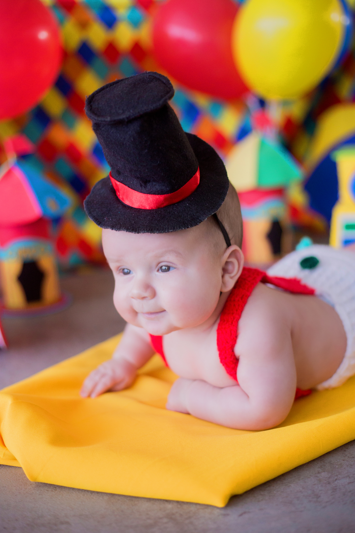 acompanhamento mensal de bebe caxias do sul figurino cenario tematico  personagem foto infantil serra gaucha fotografia familia mundo azul rosa ensaio fotografico crianca newborn baby menino menina smash the cake esmague o bolo banheira urso