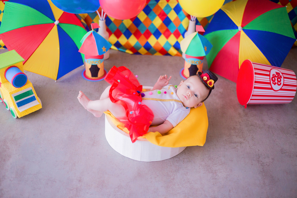 acompanhamento mensal de bebe caxias do sul figurino cenario tematico  personagem foto infantil serra gaucha fotografia familia mundo azul rosa ensaio fotografico crianca newborn baby menino menina smash the cake esmague o bolo banheira urso