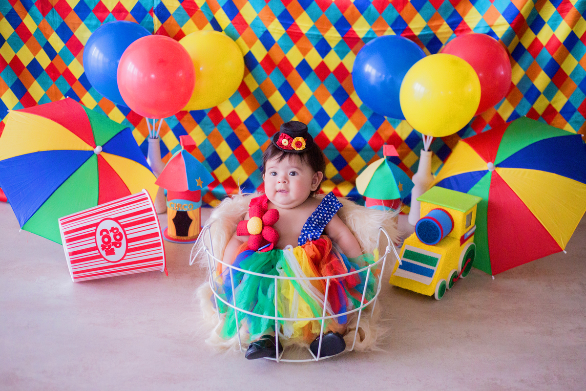 acompanhamento mensal de bebe caxias do sul figurino cenario tematico  personagem foto infantil serra gaucha fotografia familia mundo azul rosa ensaio fotografico crianca newborn baby menino menina smash the cake esmague o bolo banheira circo