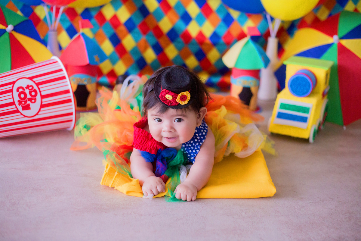 acompanhamento mensal de bebe caxias do sul figurino cenario tematico  personagem foto infantil serra gaucha fotografia familia mundo azul rosa ensaio fotografico crianca newborn baby menino menina smash the cake esmague o bolo banheira circo