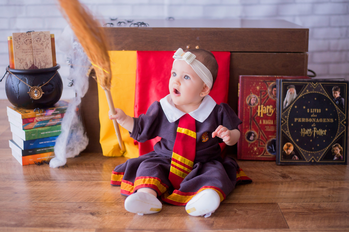 acompanhamento mensal de bebe caxias do sul figurino cenario tematico  personagem foto infantil serra gaucha fotografia familia mundo azul rosa ensaio fotografico crianca newborn baby menino menina smash the cake esmague o bolo banheira urso harry potter