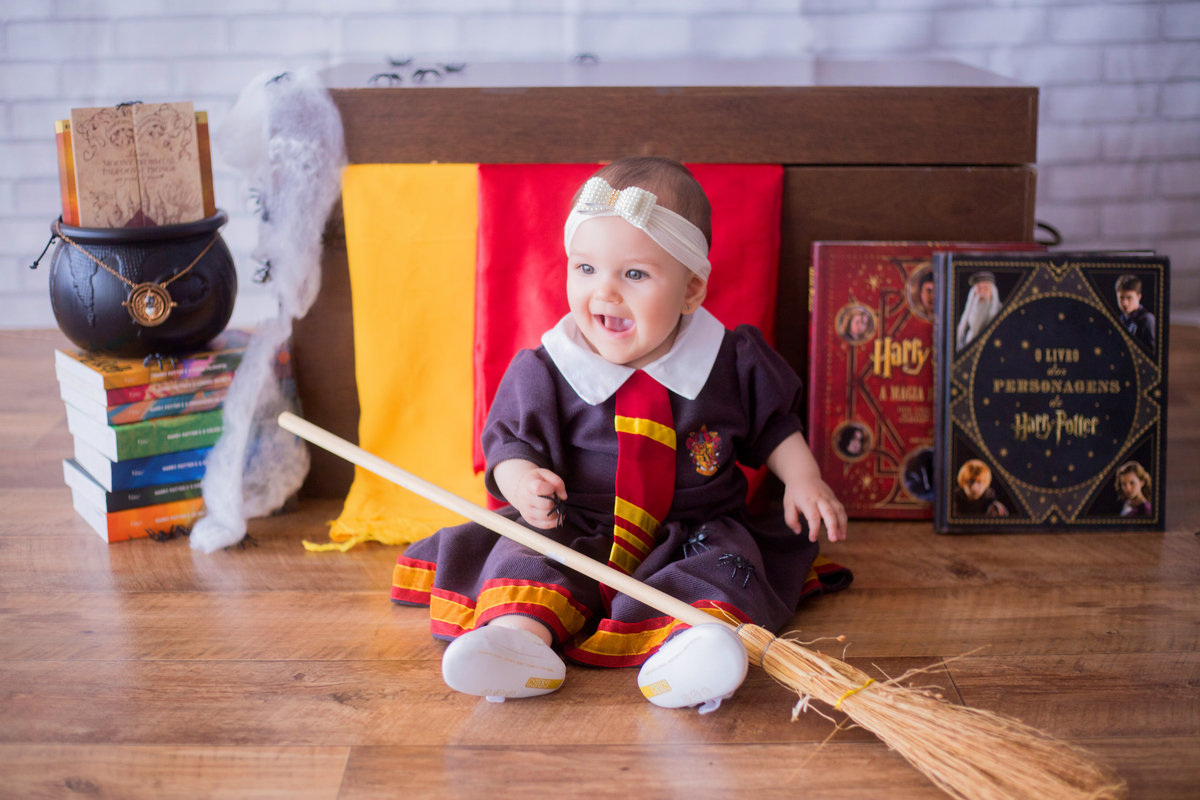 acompanhamento mensal de bebe caxias do sul figurino cenario tematico  personagem foto infantil serra gaucha fotografia familia mundo azul rosa ensaio fotografico crianca newborn baby menino menina smash the cake esmague o bolo banheira urso harry potter