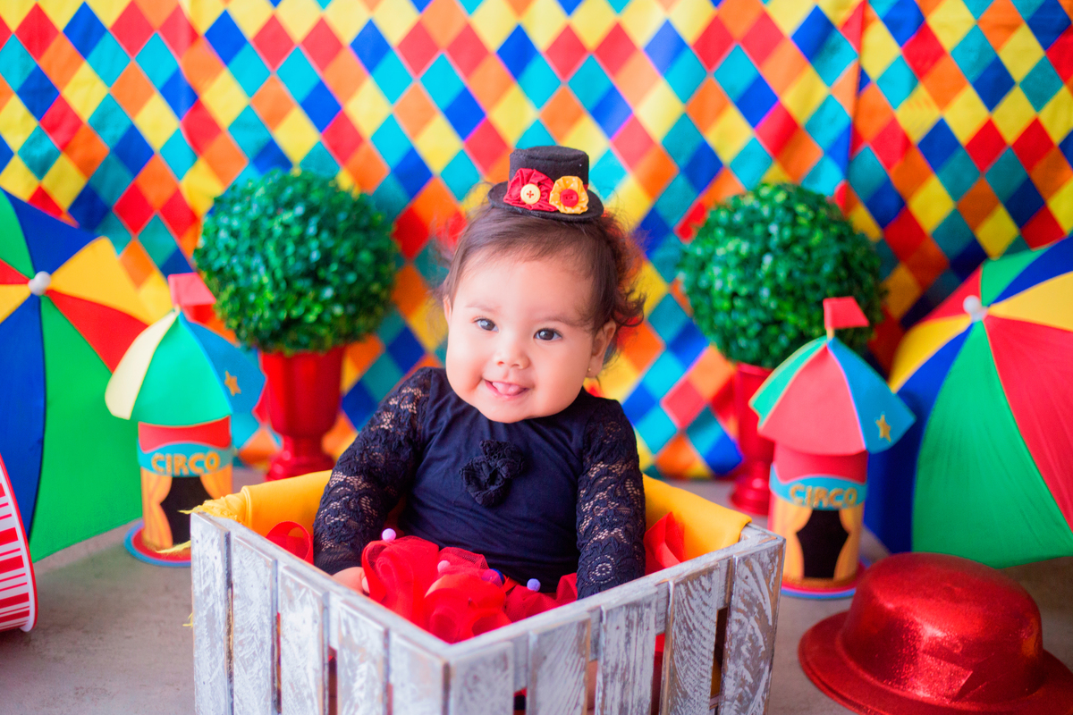 acompanhamento mensal de bebe caxias do sul figurino cenario tematico  personagem foto infantil serra gaucha fotografia familia mundo azul rosa ensaio fotografico crianca newborn baby menino menina smash the cake esmague o bolo banheira urso circo
